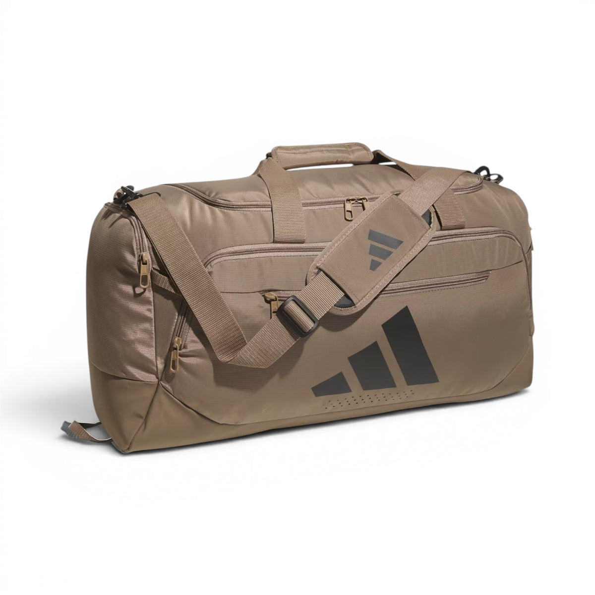 Sac de sport Defender 5 Medium d'Adidas, kaki, vue de trois quarts