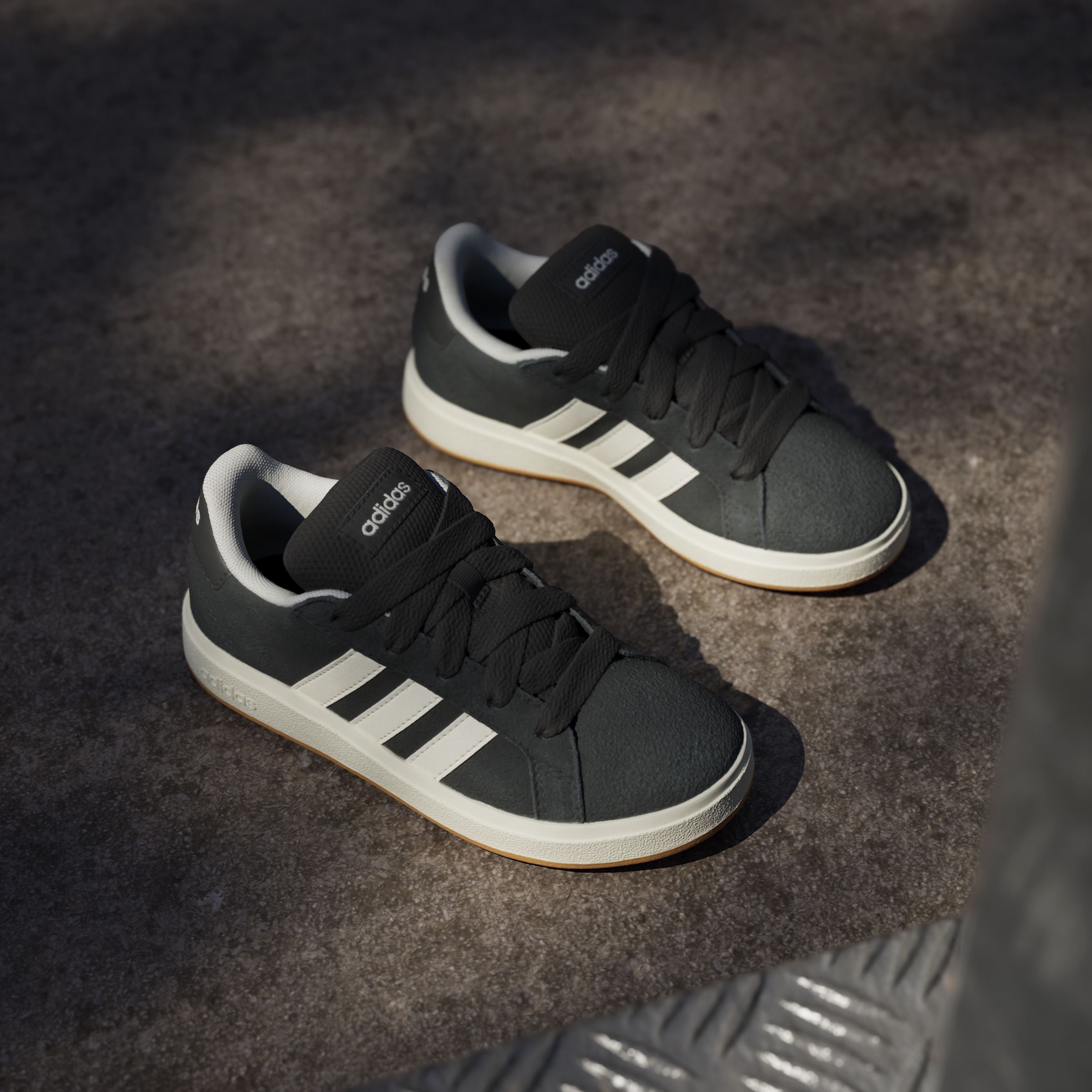 Souliers mode Adidas Junior - GRAND COURT 00S