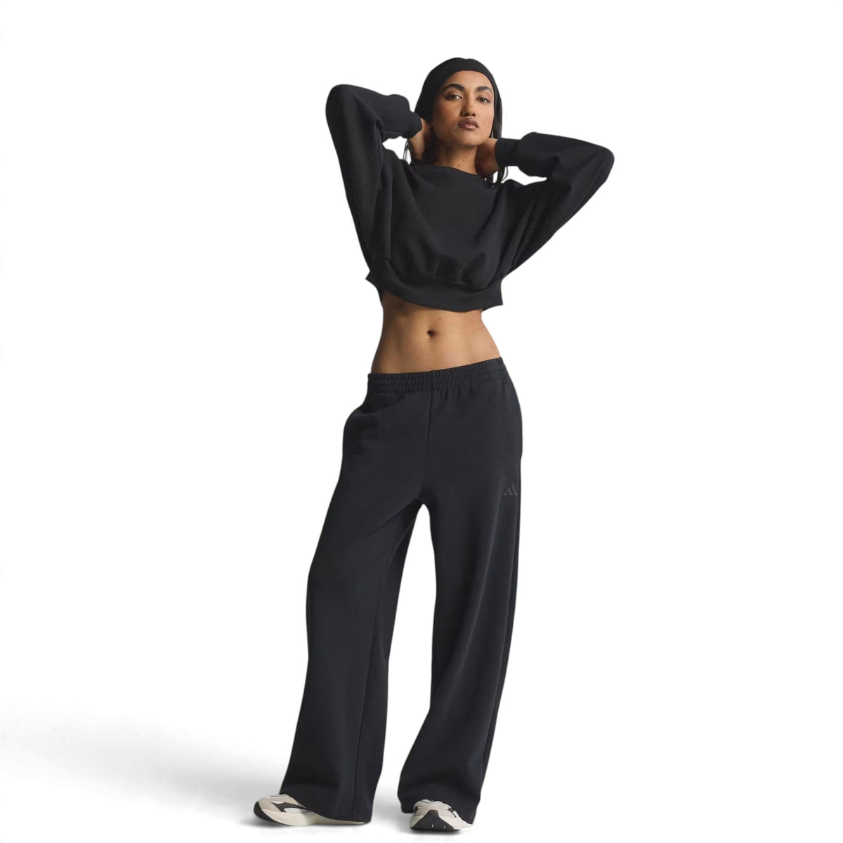 Pantalon Adidas Soft Lux Straight Leg pour femmes, noir, vue de face, jambe droite