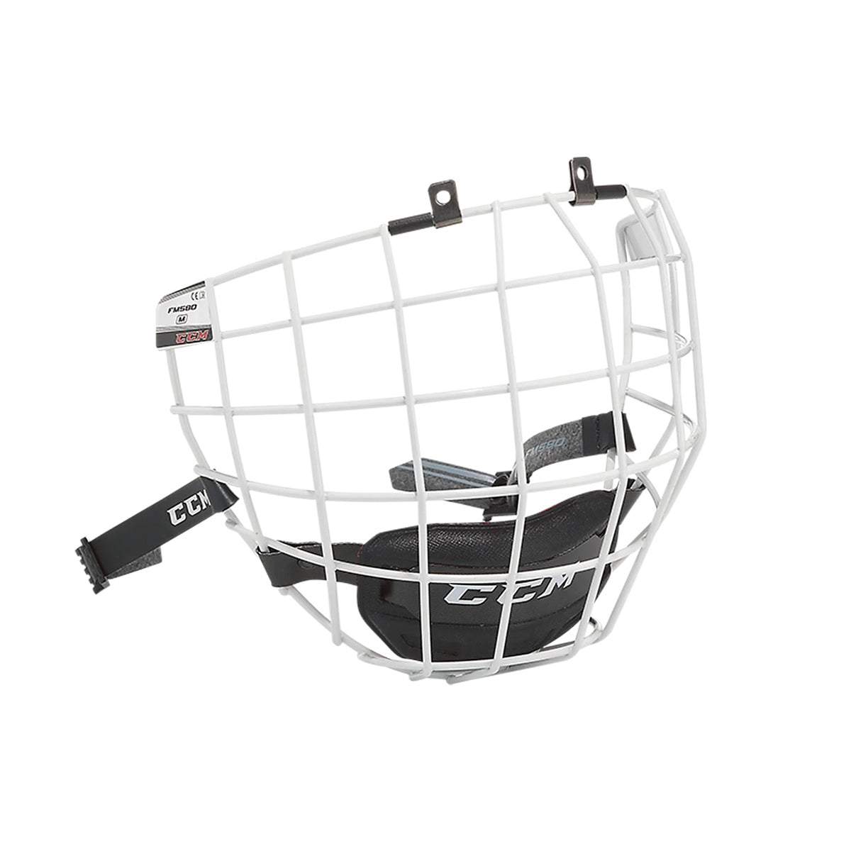 Grille de hockey CCM FM580 pour adultes, blanche, vue de trois quarts avec mentonnière et sangles