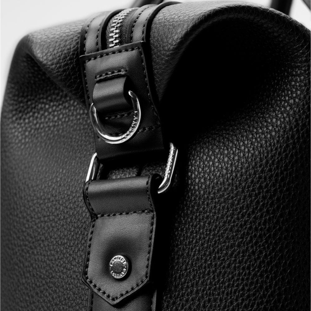 Sac MAE Lambert Design pour femmes, noir, détail de la fermeture éclair et des anneaux