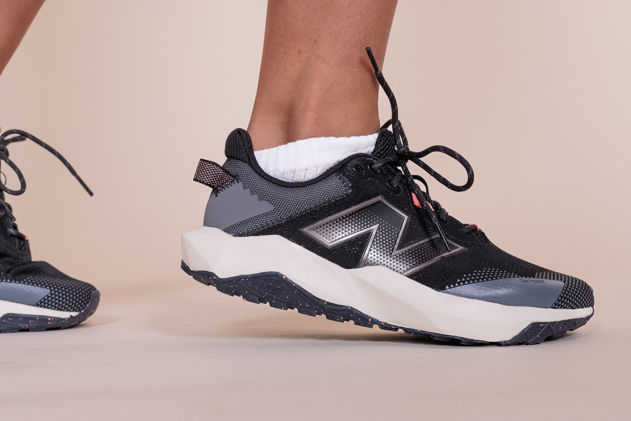 Souliers de course sur sentiers New Balance pour femmes - NITREL V6 WIDE