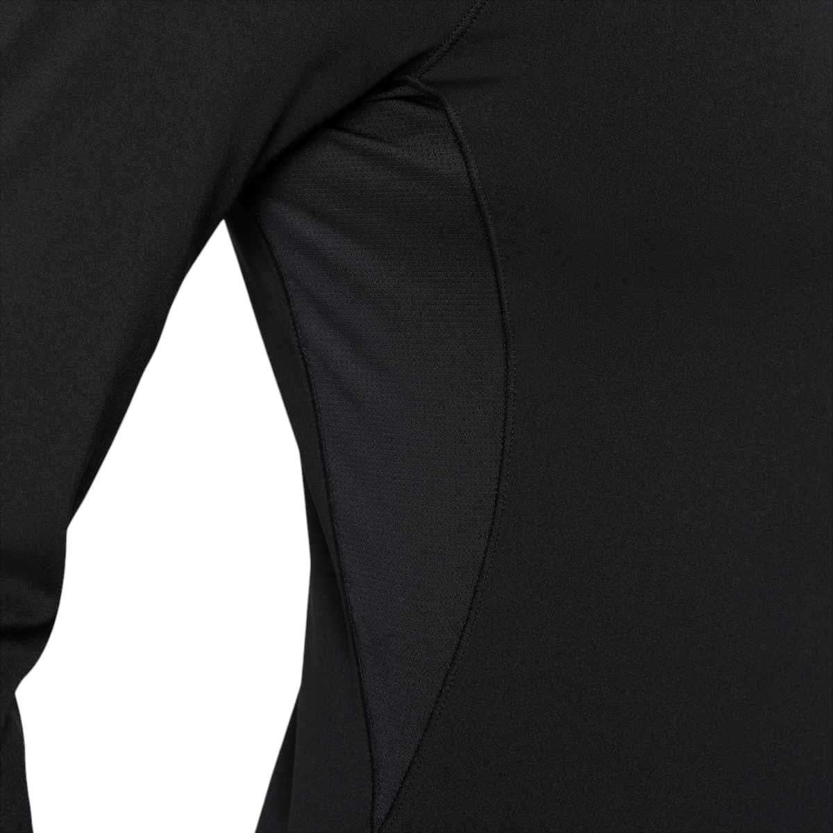 Chandail à manches longues Nike Pro noir pour femmes, détail du panneau en mesh sous le bras