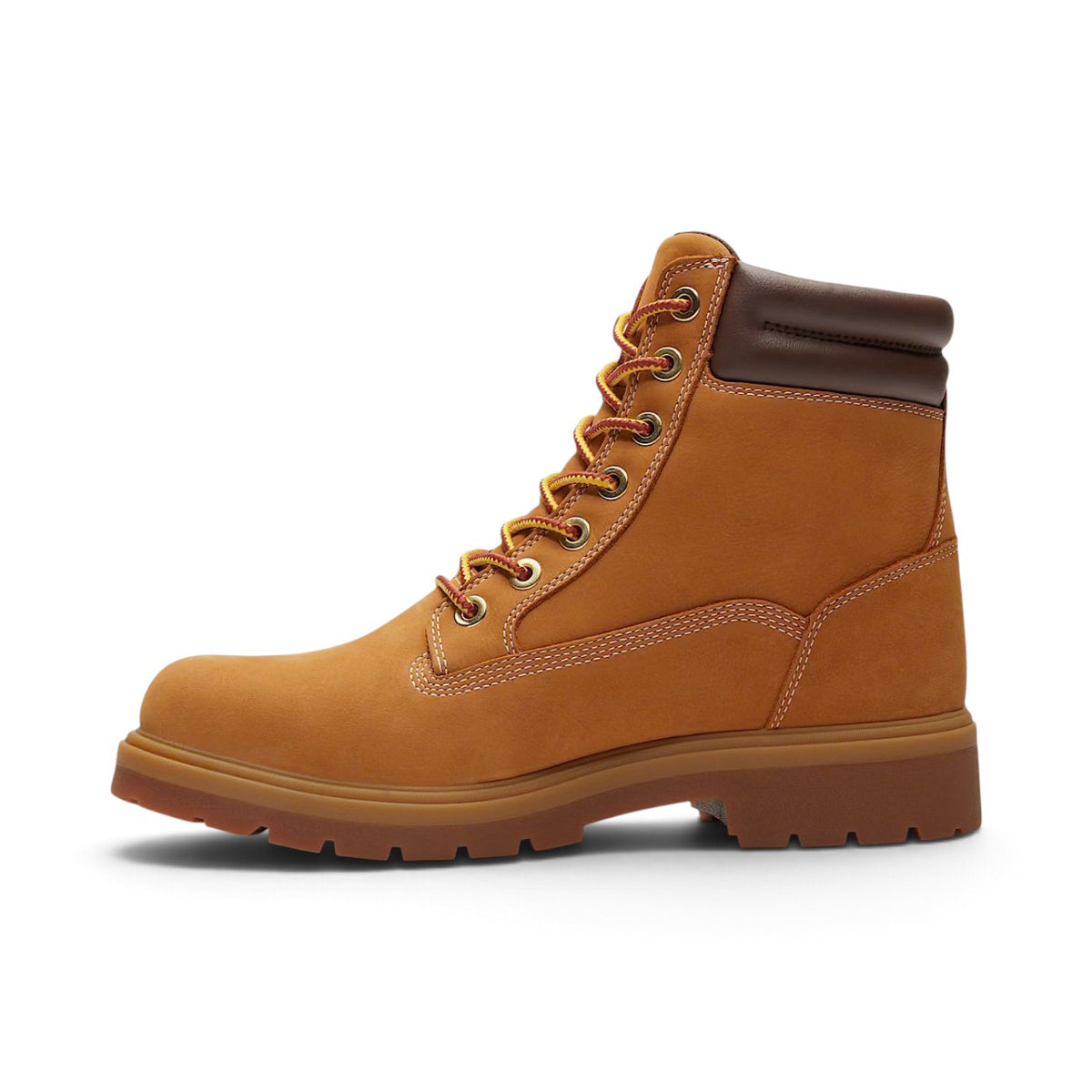 Botte Timberland Auburn Falls tan pour hommes, vue de trois quarts avec lacets et semelle à crampons
