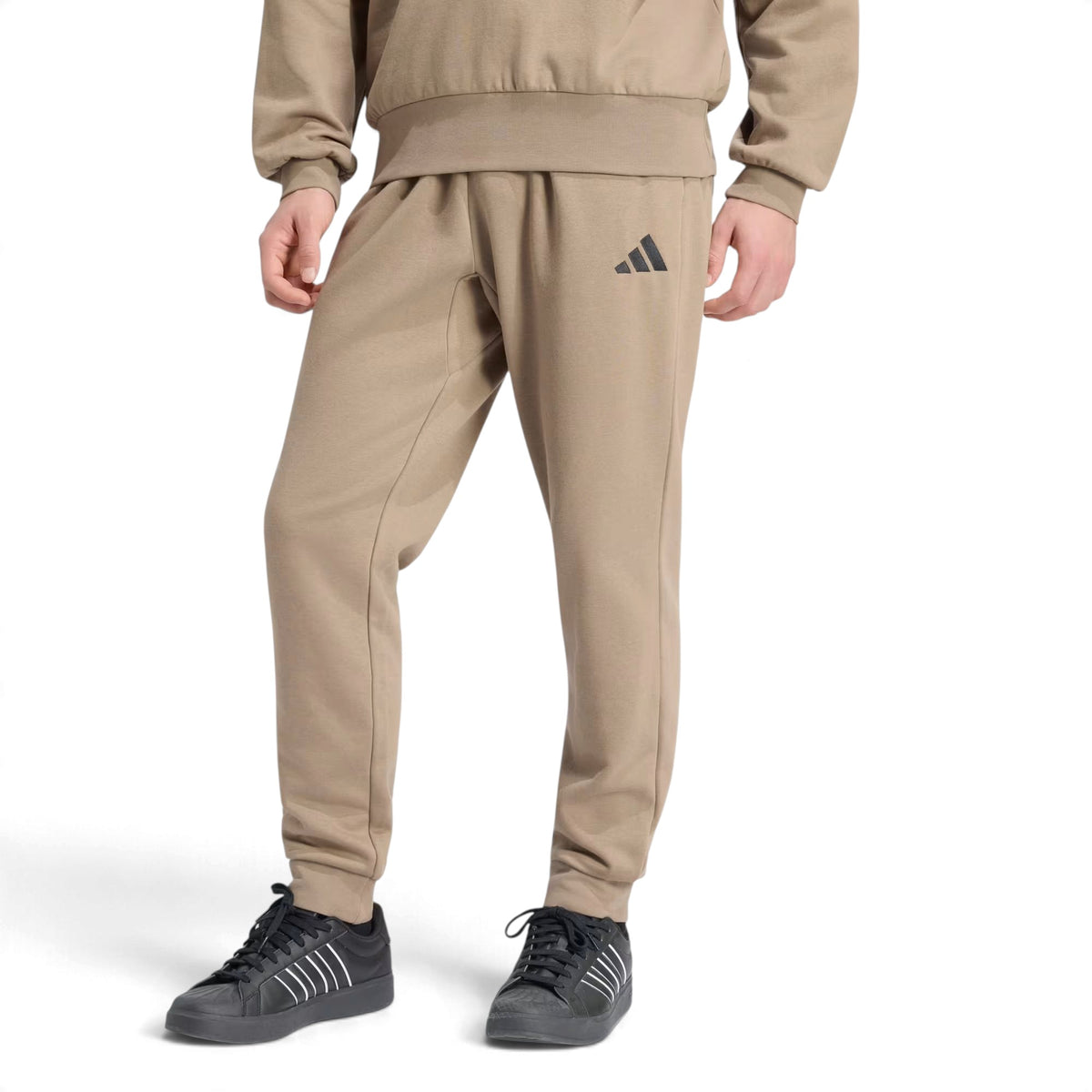 Pantalon Adidas Essentials Feelcozy Fleece pour hommes, kaki, vue de face avec logo Adidas