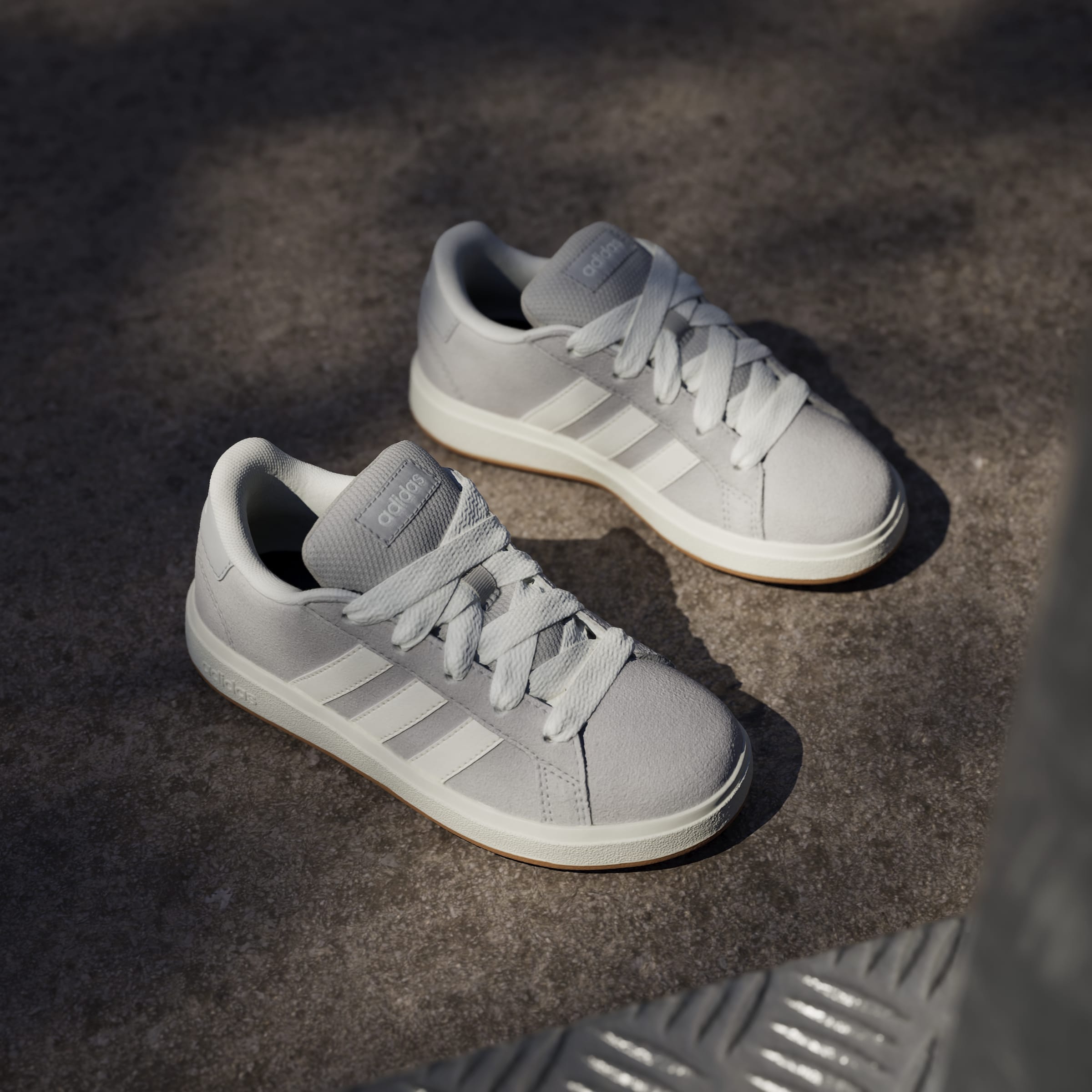 Souliers mode Adidas pour filles - GRAND COURT 00S