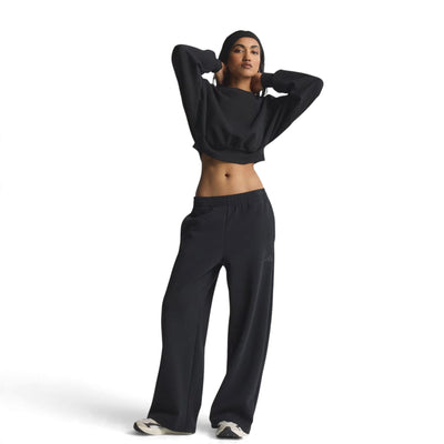 Pantalon Adidas Soft Lux Straight Leg pour femmes, noir, vue de face, jambe droite