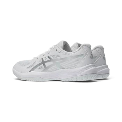 Paire de souliers Asics UPCOURT 6 GS pour enfants, blanc avec détails argent, vue de trois quarts arrière