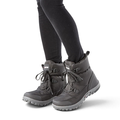 Bottes d'hiver Baffin MIST pour femmes, noires, portées, vue de trois quarts
