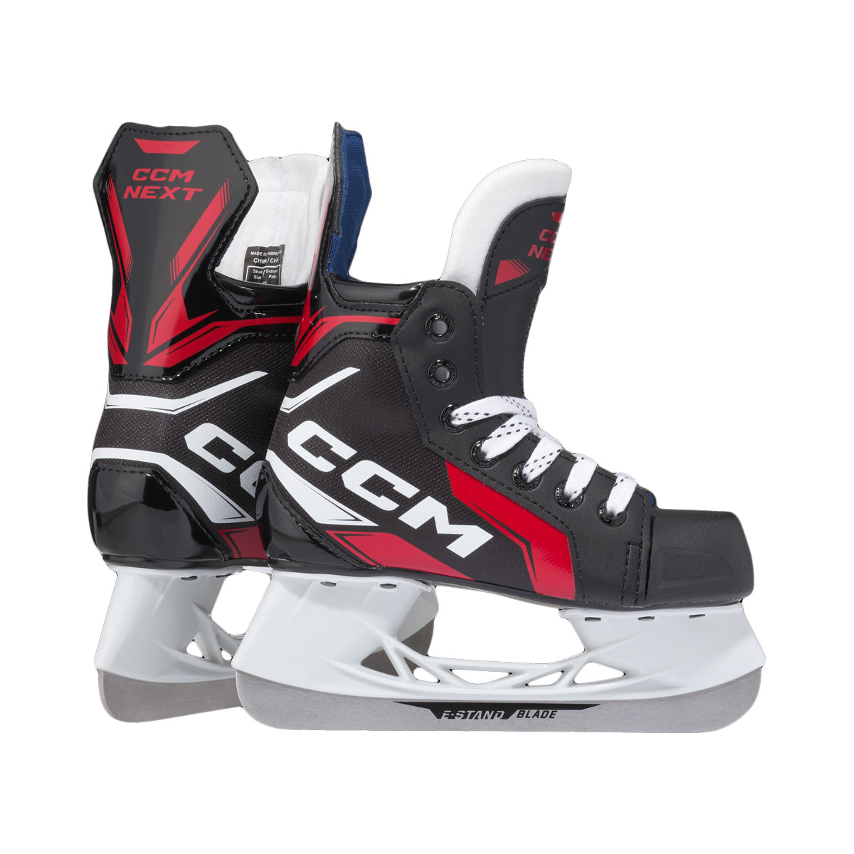 Paire de patins de hockey CCM NEXT24 noirs pour juniors, vue de côté avec languette et talon visibles