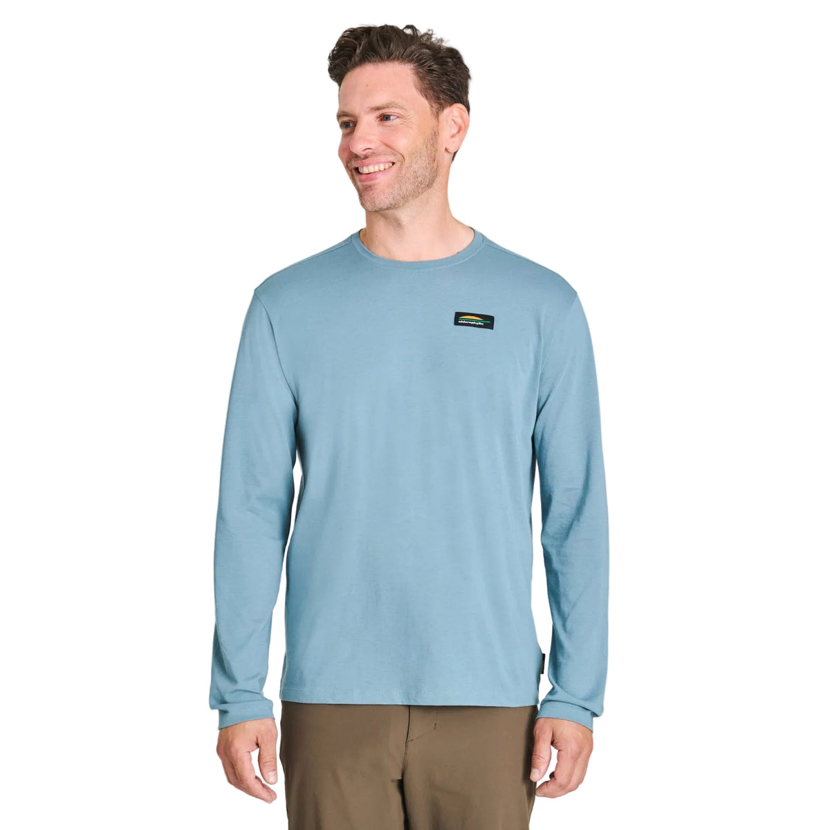 Chandail à manches longues Torngat de Chlorophylle pour hommes, bleu, porté de face
