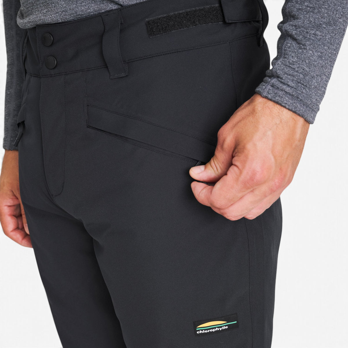 Détail de la taille et de la poche avant du pantalon de ski Chlorophylle ORCA noir pour hommes