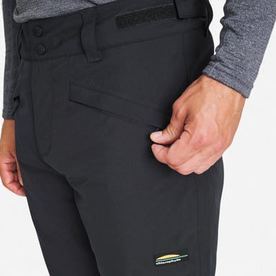 Détail de la taille et de la poche avant du pantalon de ski Chlorophylle ORCA noir pour hommes