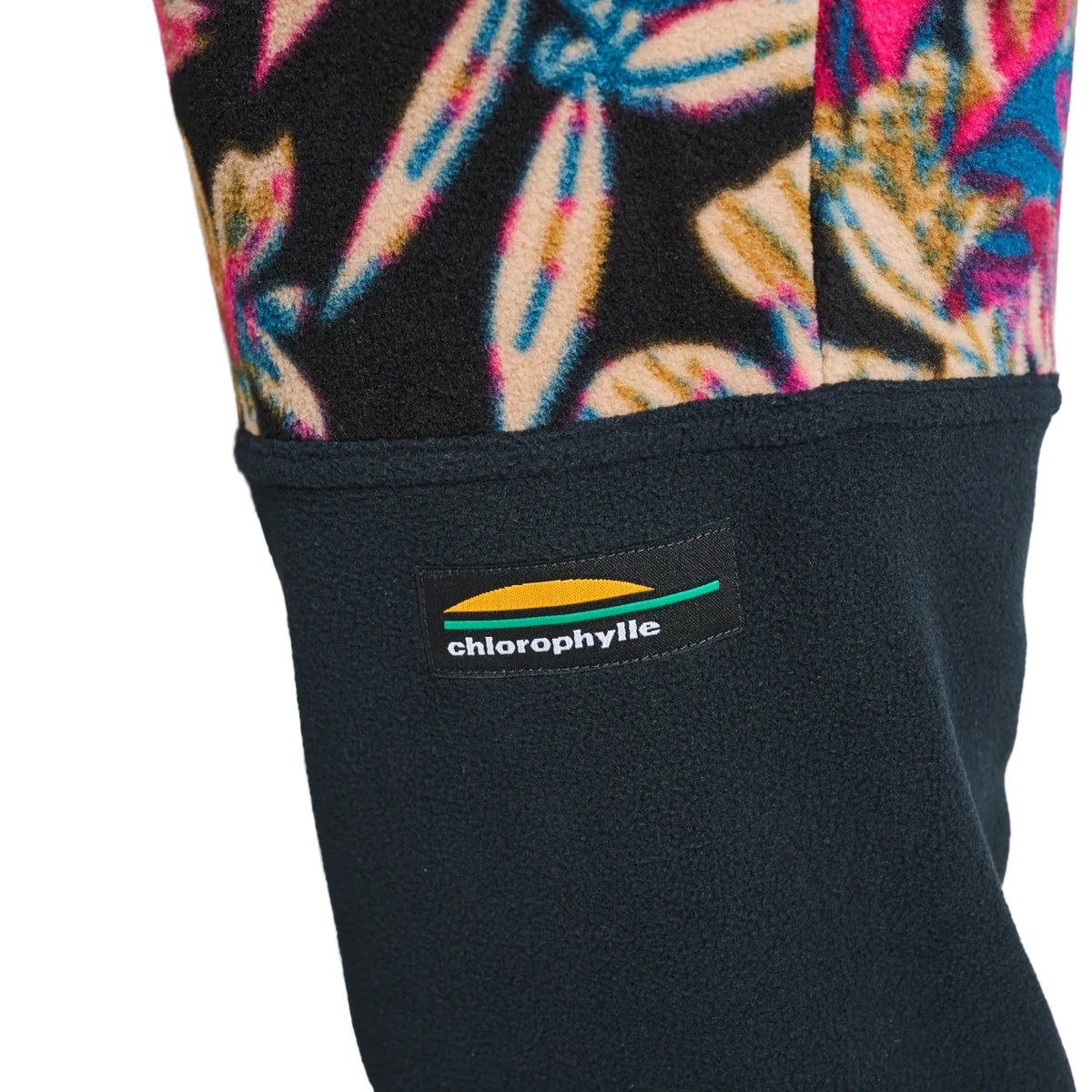 Pantalon polaire Chlorophylle PÉLICAN pour femmes, détail du bas de la jambe avec étiquette Chlorophylle