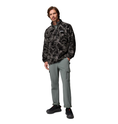 Chandail polar Timber Crest Printed Half Zip de Columbia pour hommes, imprimé noir, porté, pleine longueur