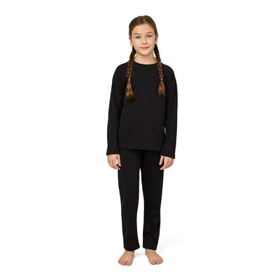 Fille portant l'ensemble en molleton noir Kombi B3 Velvet Fleece Set pour juniors, vue de face