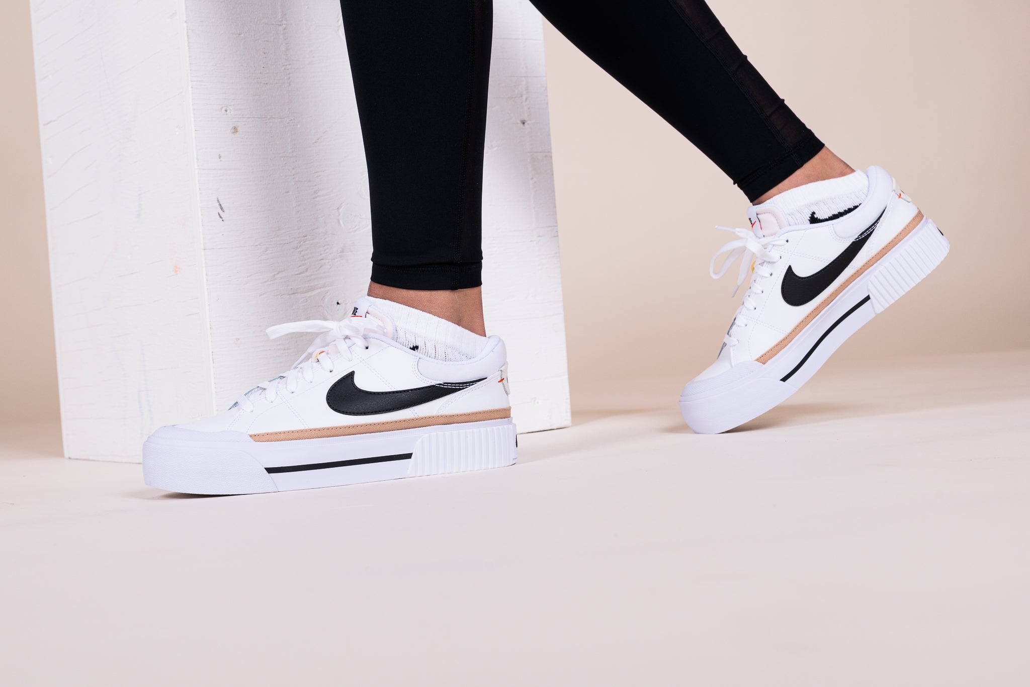 Souliers sport Nike Femmes - COURT LEGACY LIFT