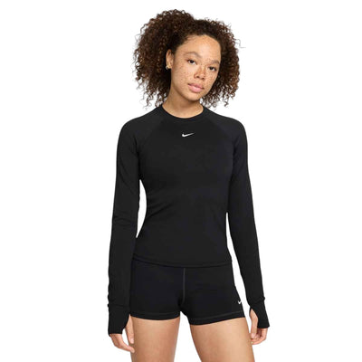 Chandail à manches longues Nike Pro noir pour femmes avec logo Swoosh, vue de face