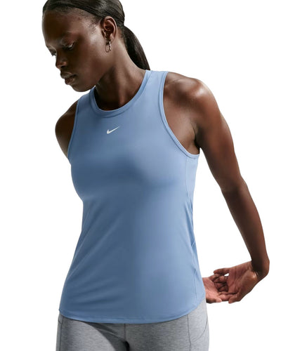 Camisole Nike One Classic bleue pour femmes avec logo Swoosh, vue de face portée