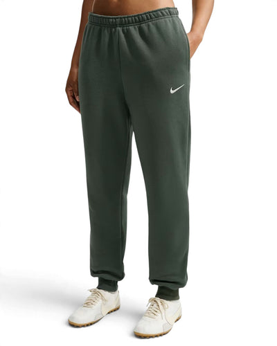 Jogger Nike Studio Fleece vert pour femmes avec logo Swoosh, vue de face