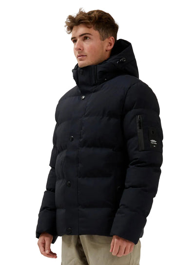 Manteau matelassé Puffer de Point Zero pour hommes, noir, porté de trois quarts