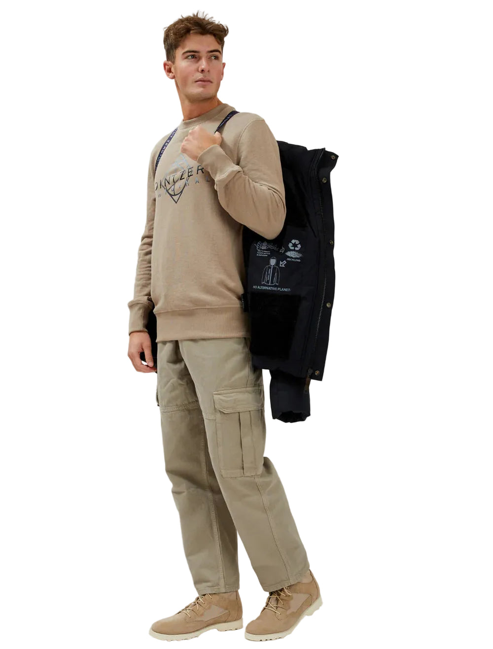 Manteau matelassé Puffer de Point Zero pour hommes, noir, porté sur l'épaule