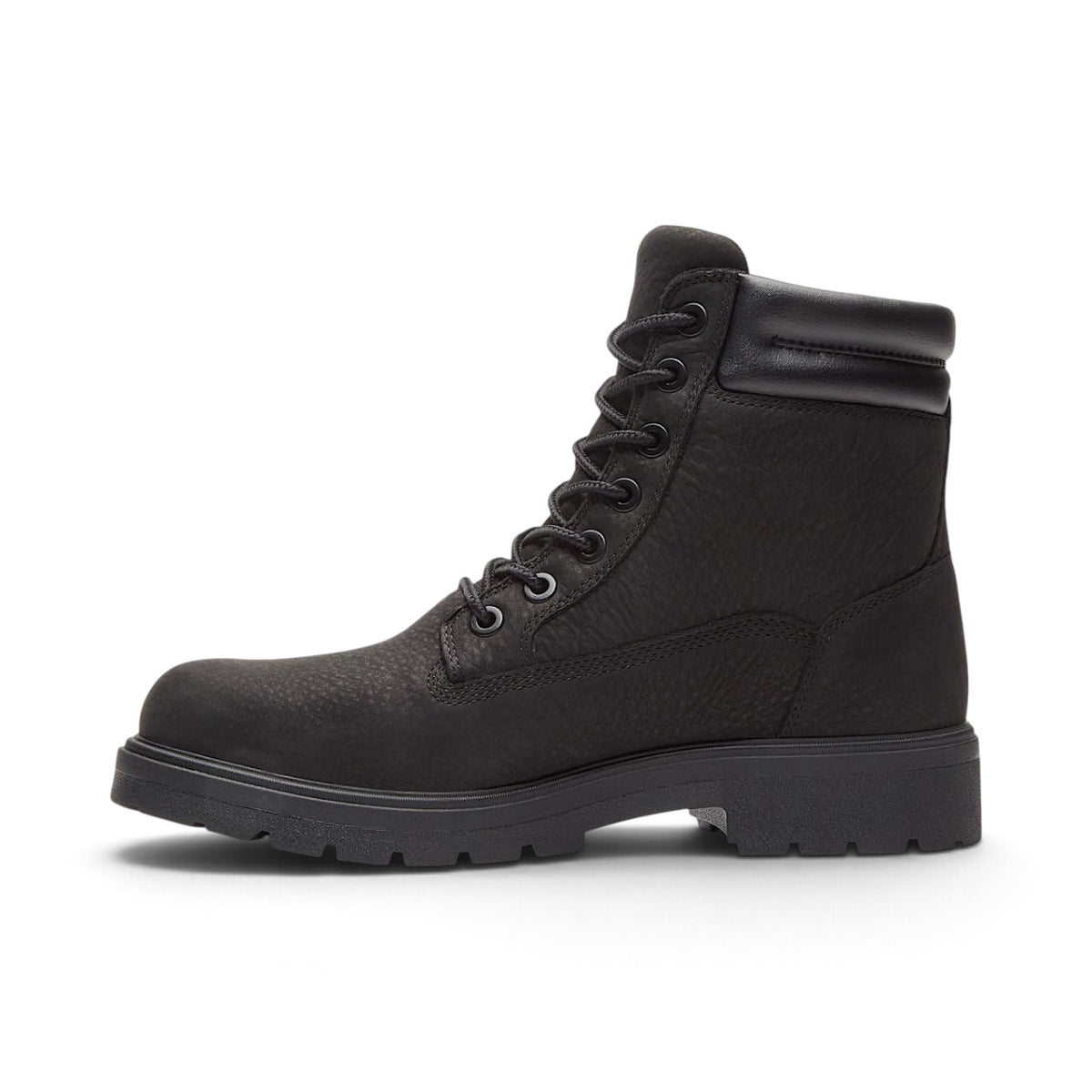 Botte Timberland Auburn Falls noire pour hommes, vue de trois quarts avec lacets et semelle à crampons