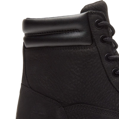 Détail du col rembourré et des œillets de la botte Timberland Auburn Falls noire pour hommes