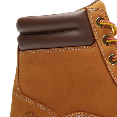 Détail du col rembourré et des œillets de la botte Timberland Auburn Falls tan pour hommes