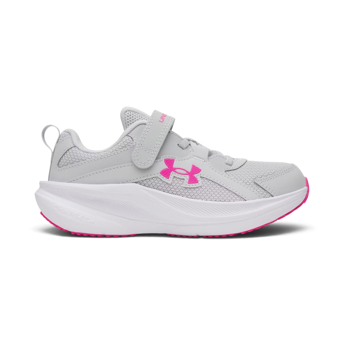 Soulier de course Under Armour Assert 11 AC pour filles, gris avec accents roses, vue de profil avec sangle autoagrippante
