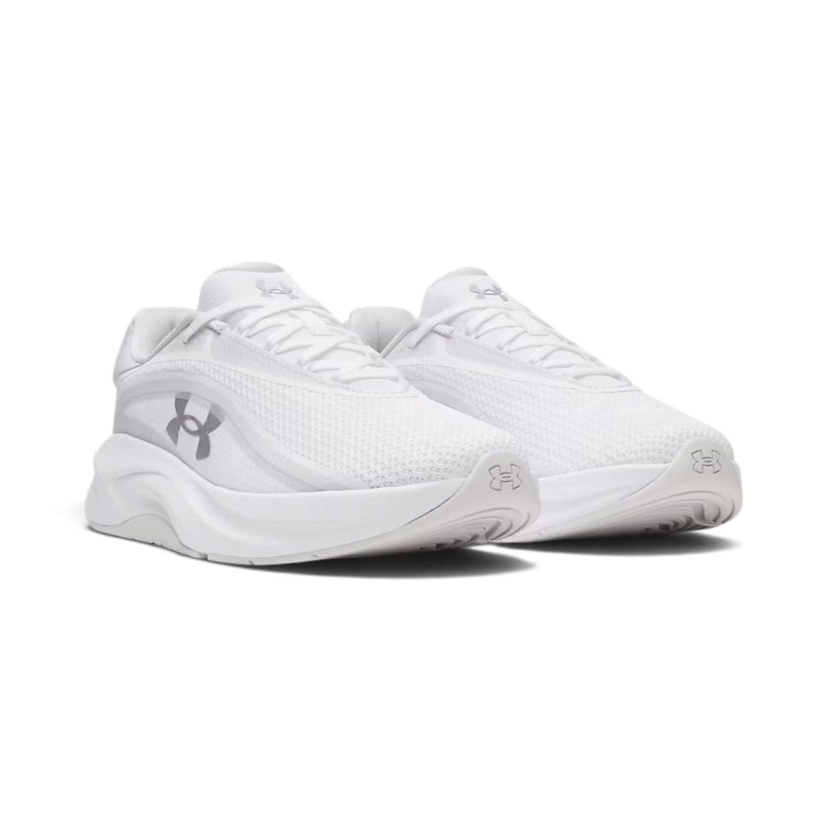 Paire de souliers Under Armour UA Radiant TR pour femmes, blancs, vue de trois quarts